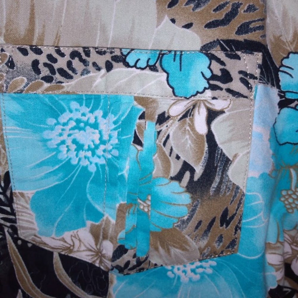 🌎Gloria Vanderbilt || Alice Blue Hibiscus Shirt - Picture 5 of 7